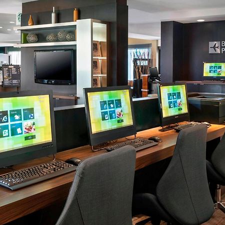Courtyard Newark Liberty International Airport Hotel Екстериор снимка