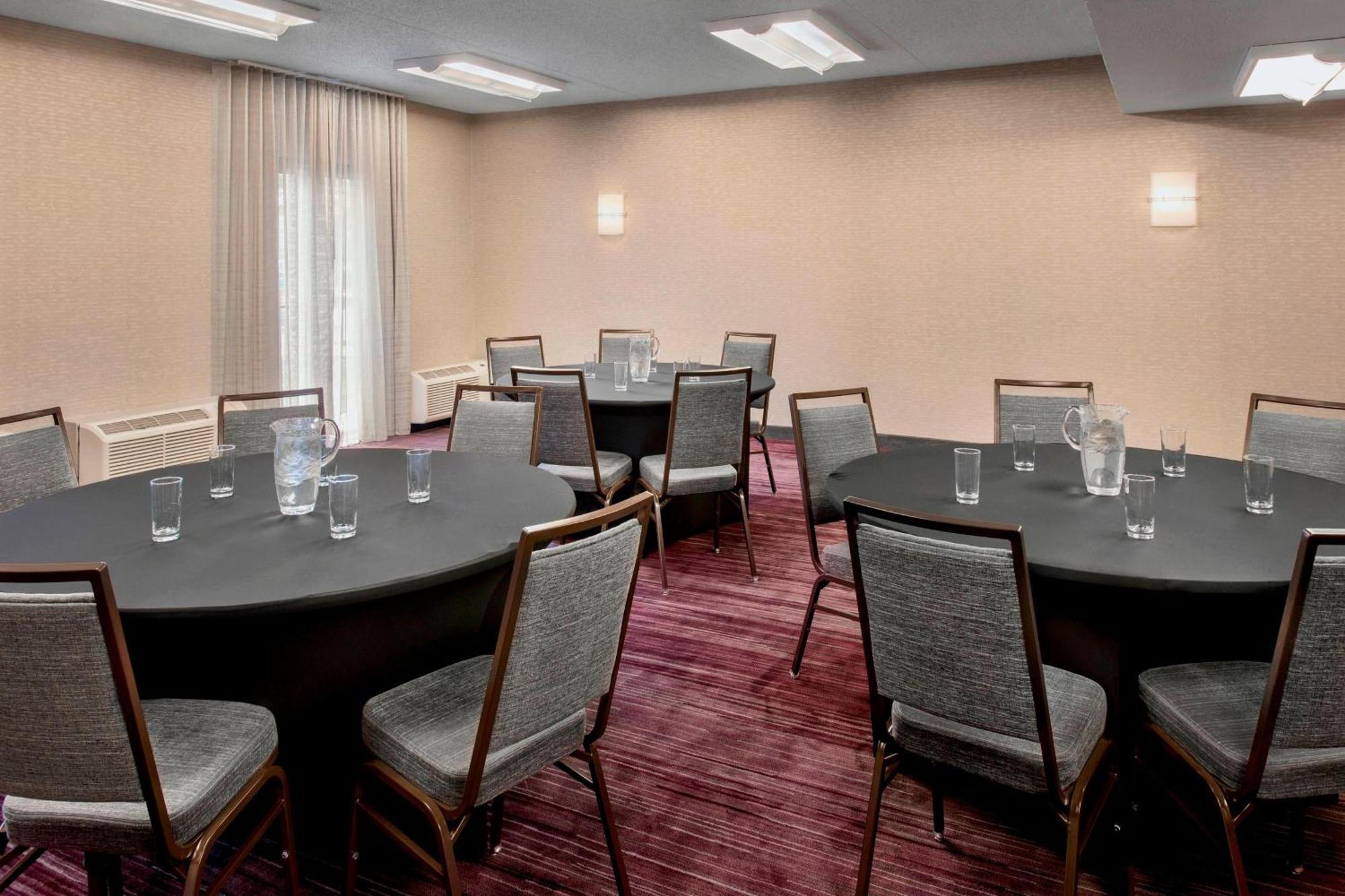 Courtyard Newark Liberty International Airport Hotel Екстериор снимка