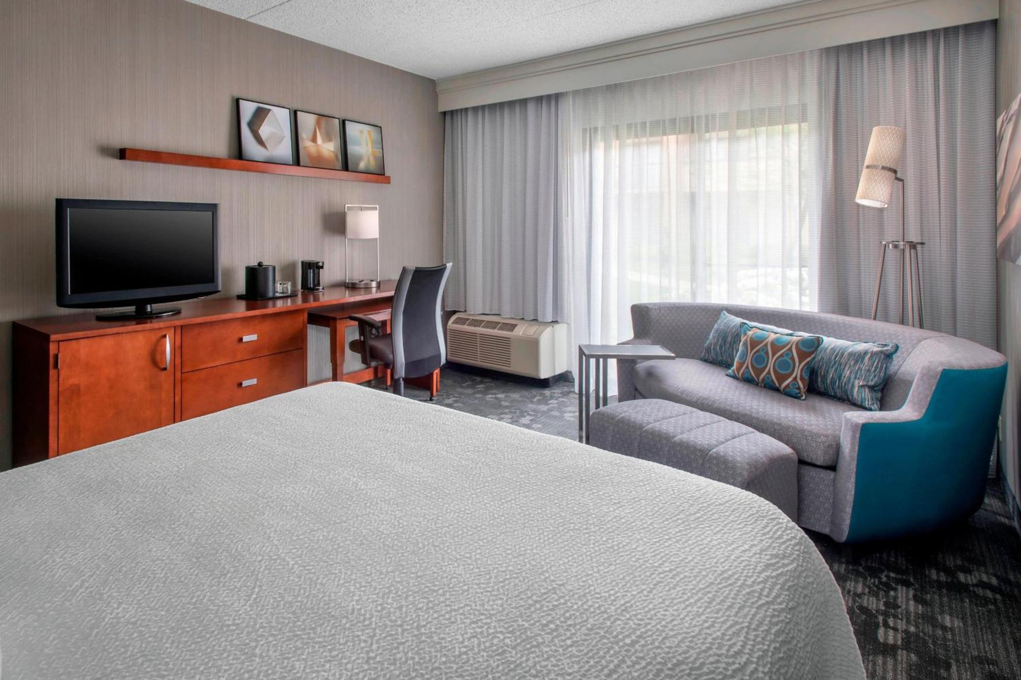 Courtyard Newark Liberty International Airport Hotel Екстериор снимка