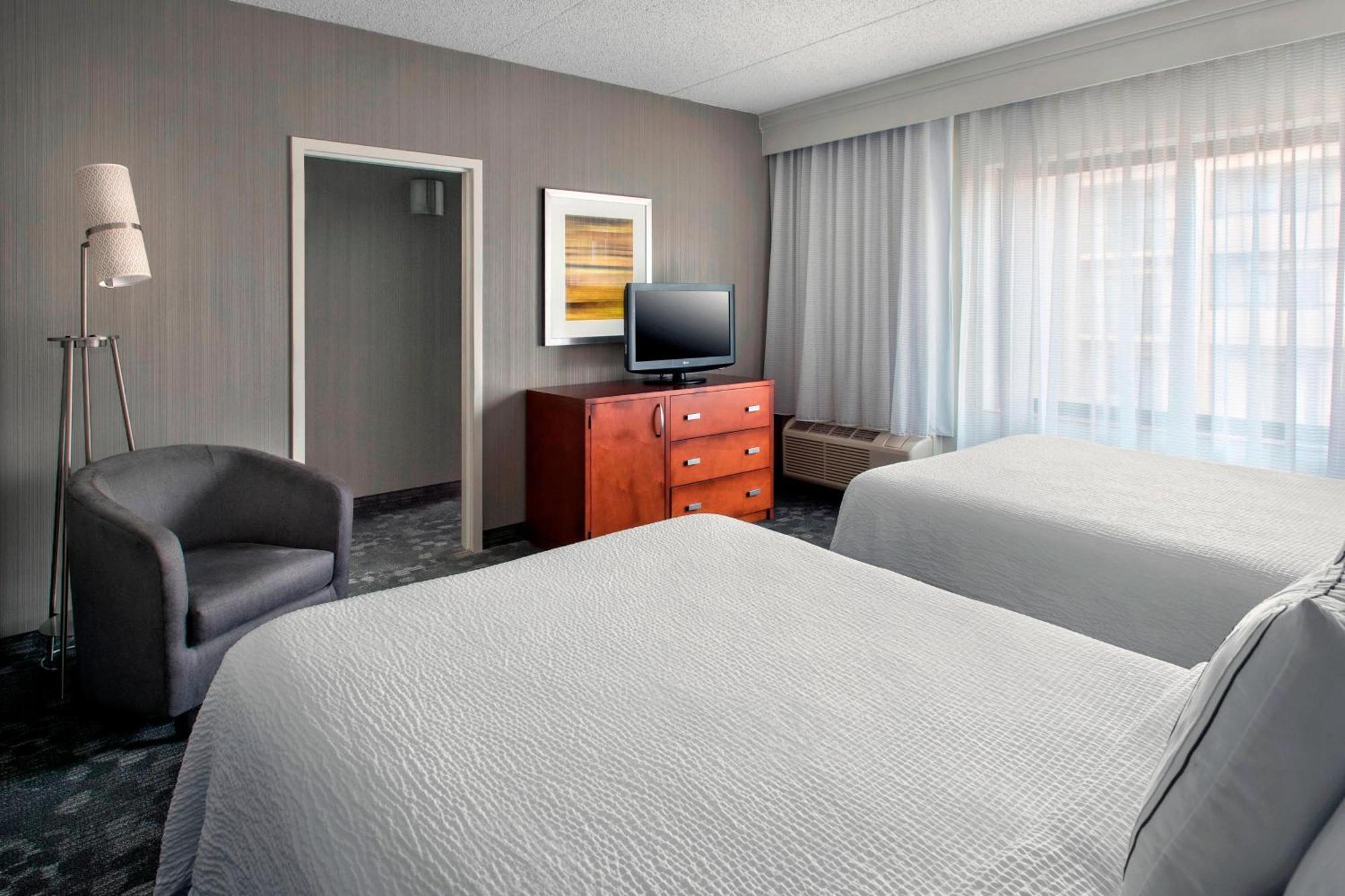 Courtyard Newark Liberty International Airport Hotel Екстериор снимка