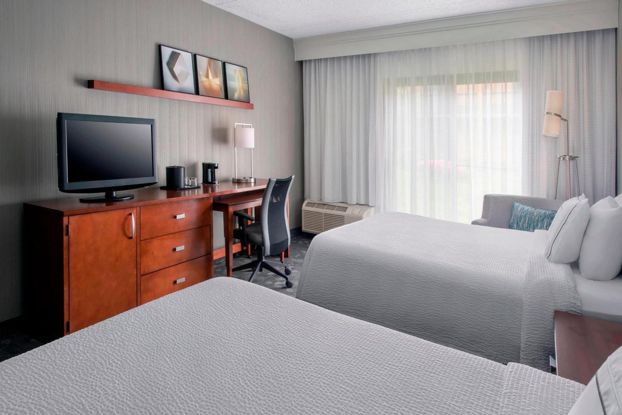 Courtyard Newark Liberty International Airport Hotel Екстериор снимка