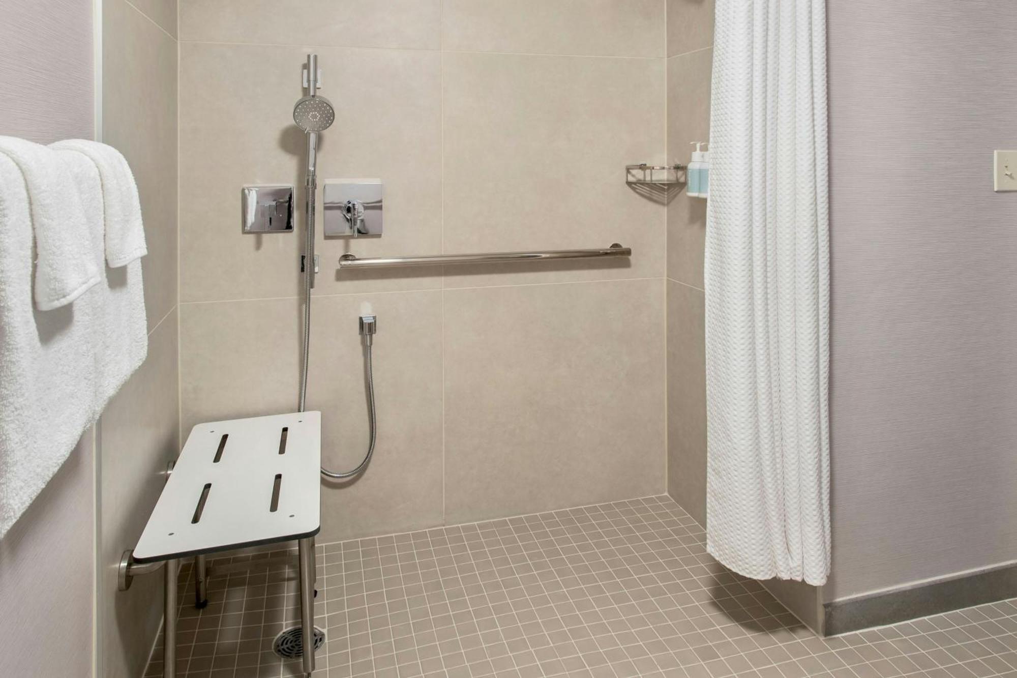 Courtyard Newark Liberty International Airport Hotel Екстериор снимка