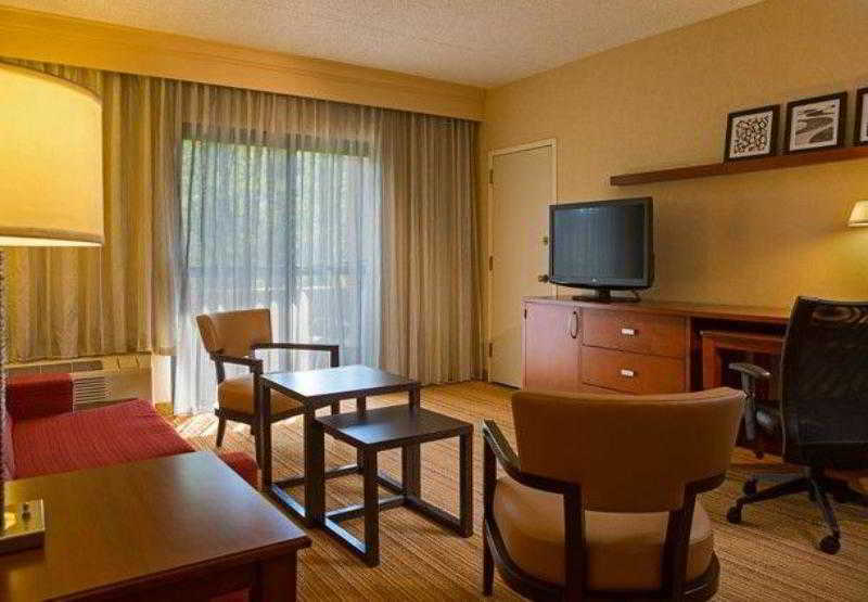 Courtyard Newark Liberty International Airport Hotel Екстериор снимка