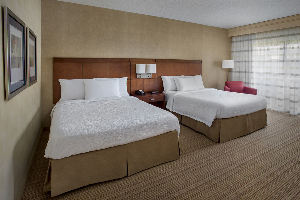 Courtyard Newark Liberty International Airport Hotel Екстериор снимка
