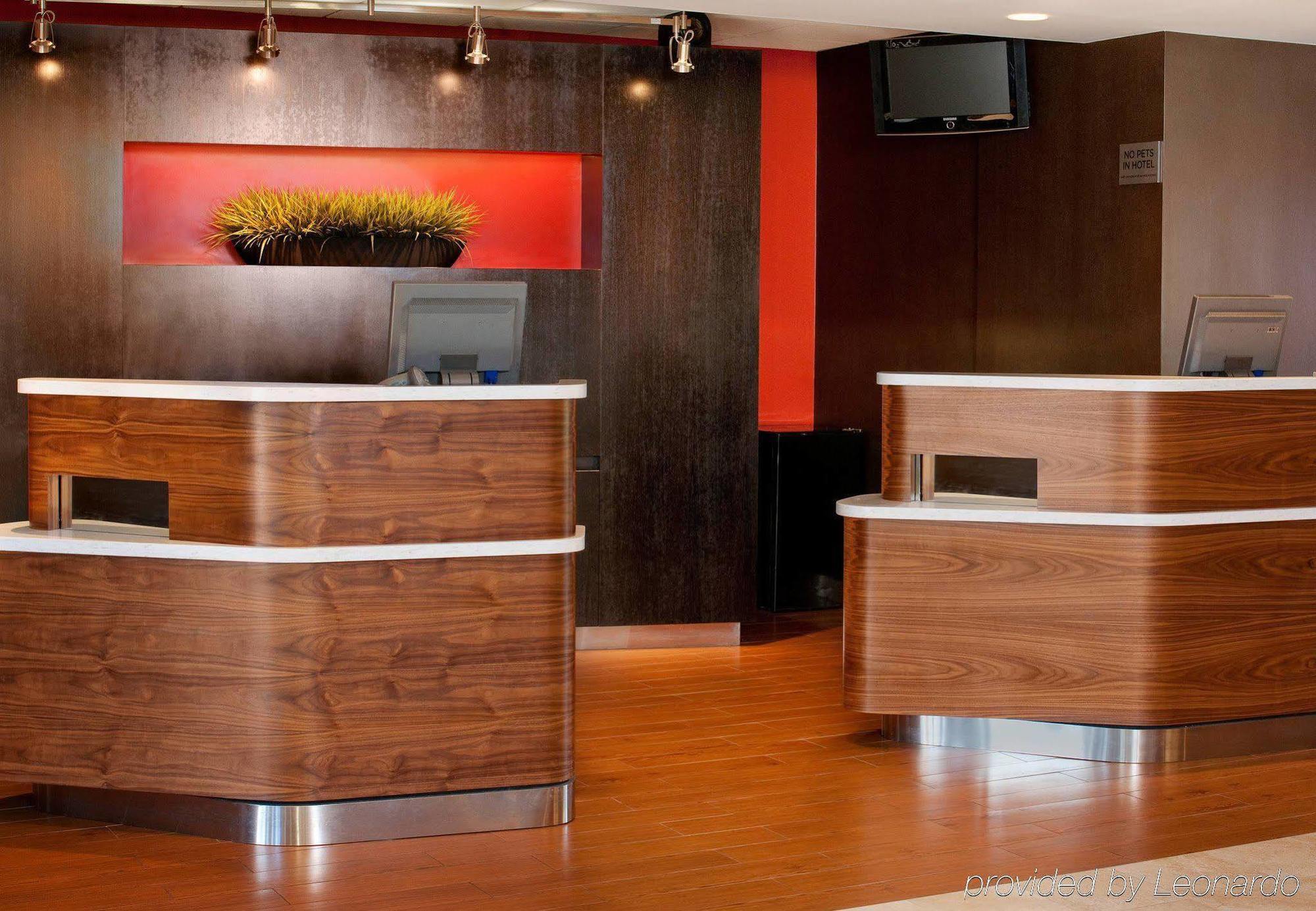 Courtyard Newark Liberty International Airport Hotel Екстериор снимка