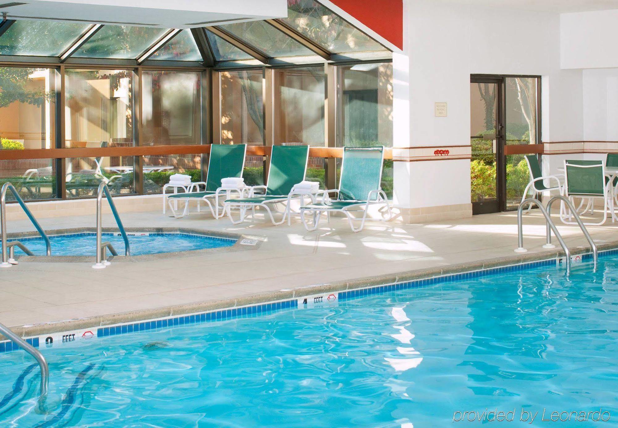 Courtyard Newark Liberty International Airport Hotel Екстериор снимка