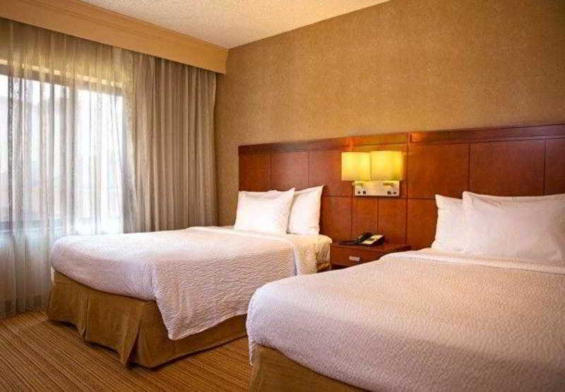 Courtyard Newark Liberty International Airport Hotel Екстериор снимка