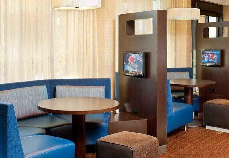 Courtyard Newark Liberty International Airport Hotel Екстериор снимка