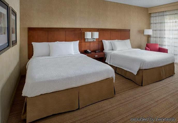 Courtyard Newark Liberty International Airport Hotel Екстериор снимка