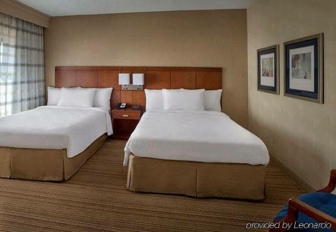 Courtyard Newark Liberty International Airport Hotel Екстериор снимка